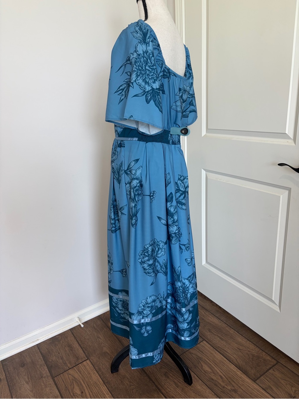 BloomChic Sky Blue Floral Midi Dress Flutter Sleeves Sweetheart Neckline - Picture 6 of 13